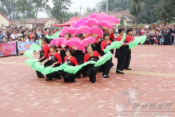 鄉(xiāng)村文明行動(dòng)讓禹城辛店鎮(zhèn)農(nóng)民有了跳舞場地。