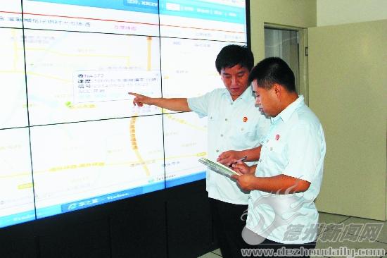 該院工作人員在對公車行駛路線進(jìn)行定位。孫延曉 攝