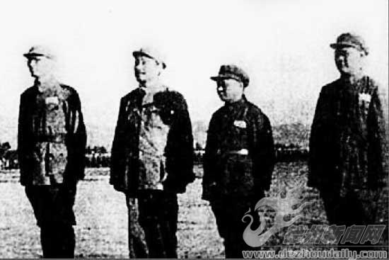     1950年建軍節(jié)檢閱山東部隊。左起：袁也烈、郭子化、王集成、廖容標。